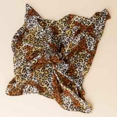 XL-Bandana mit Leopard Muster | weiß, braun & gelb
