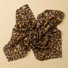 XL-Bandana mit expressivem Leopardenmuster
