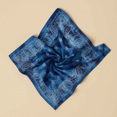 Cooles Baumwoll-Bandana im Batikfarbverlauf